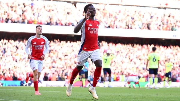 Bukayo Saka lidera o Arsenal para mais uma victoria  após susto dos Gunners no embate da Premier League